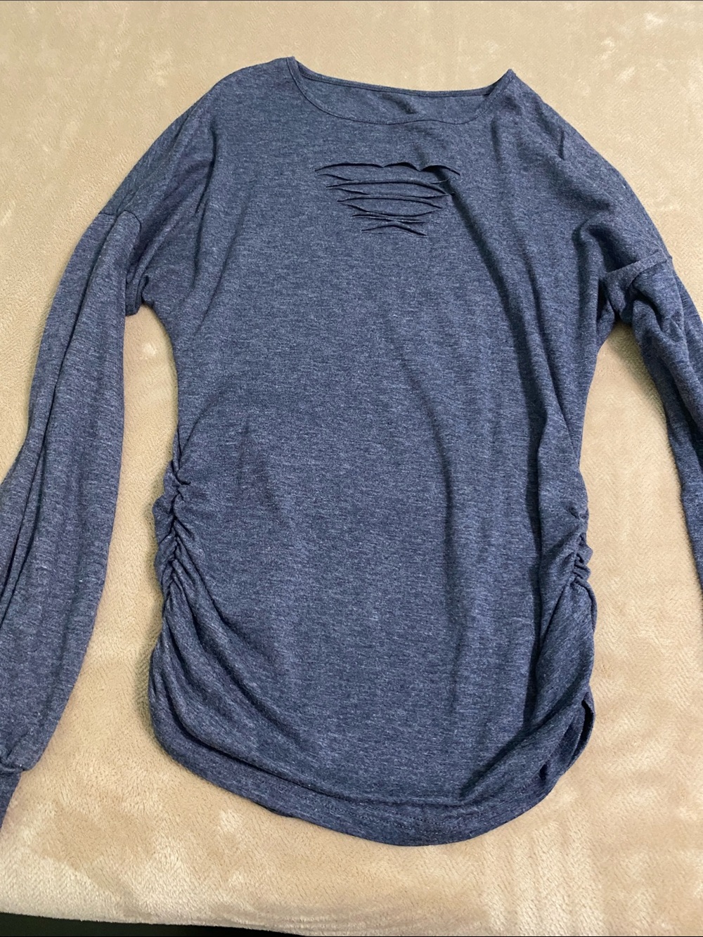 Women’s Long Sleeve Ruched Hem Top in Heather Navy
